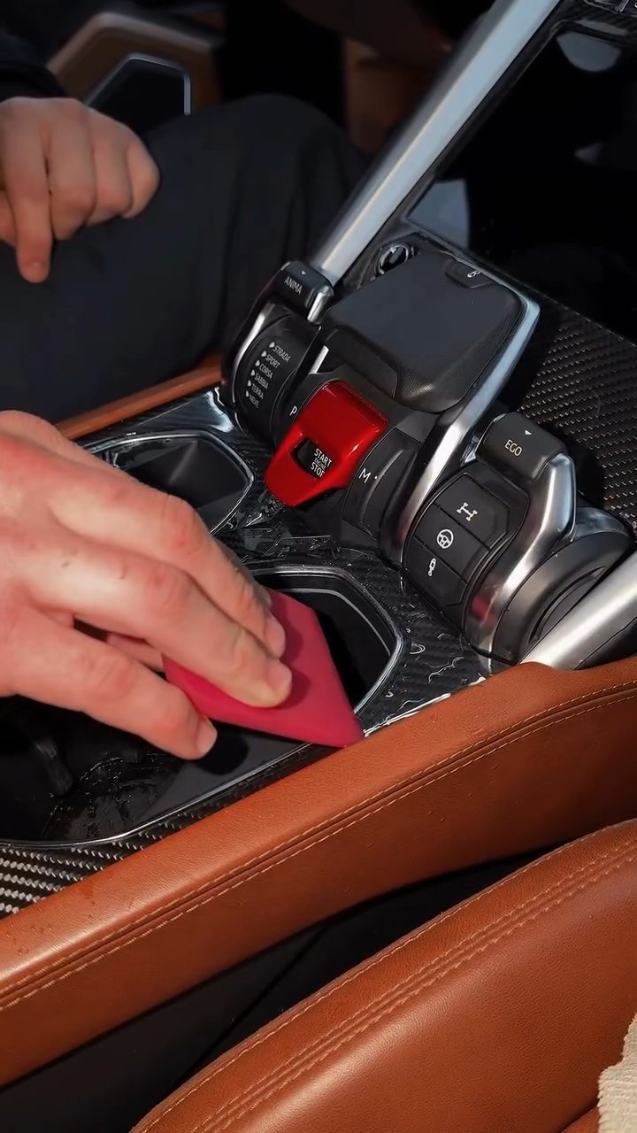 Lamborghini Urus - Piano Black Protection