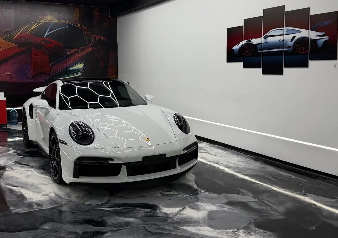 Porsche në Unico's Garage - Studio premium për mbrojtje dhe detailing të makinave luksi